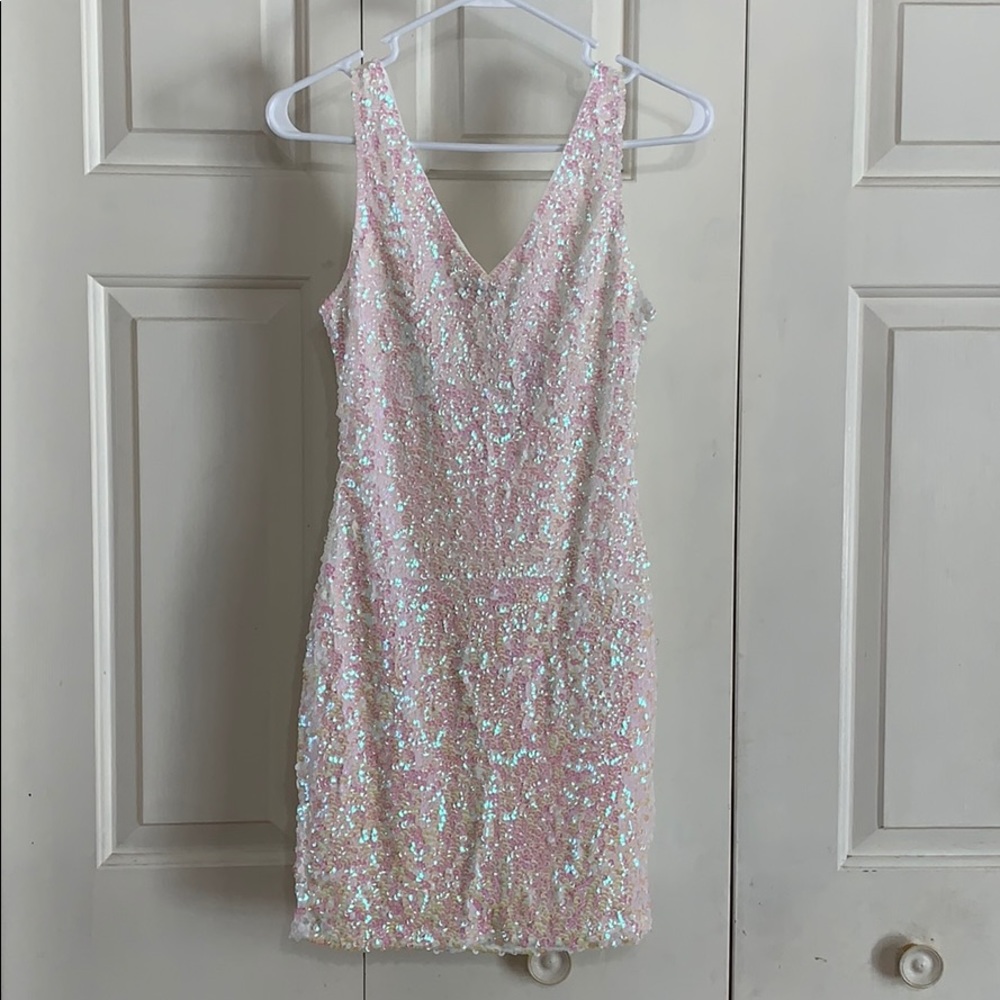 White Sequin Deep V Dress (Pretty Guide) NWT